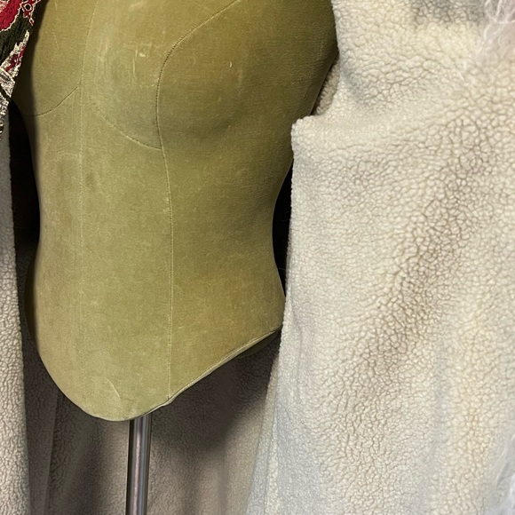 BESPOKE PENNYLANE GENUINE MONGOLIAN LAMB TAPESTRY COAT - Picture 9 of 10